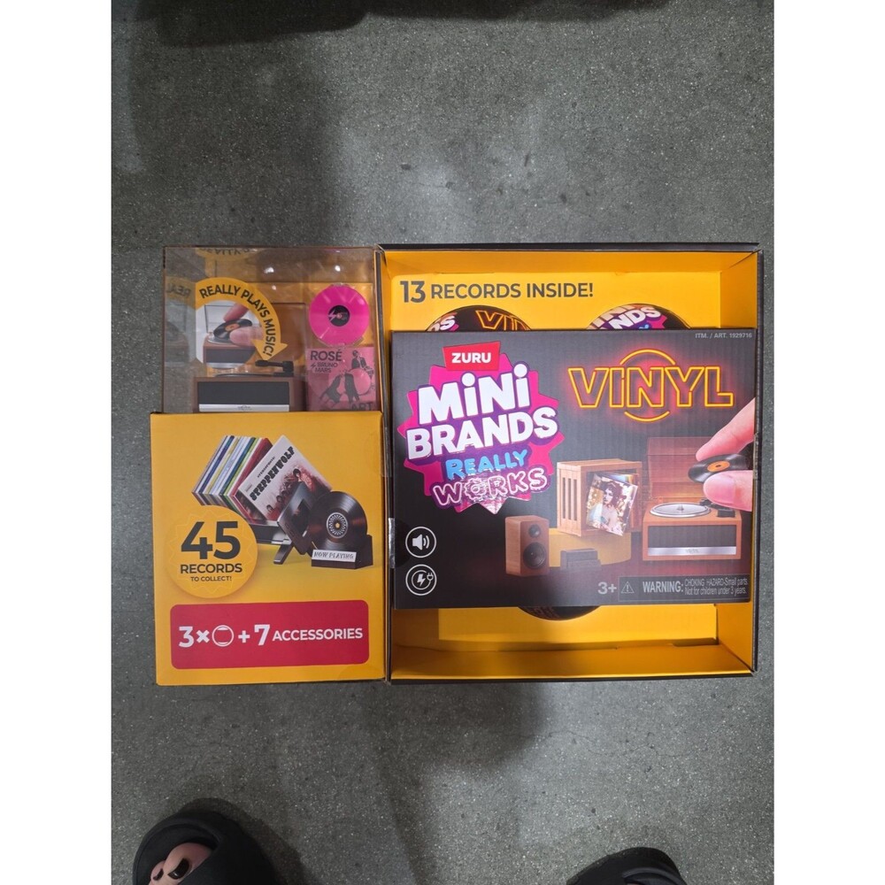 Mini Brands Really Works Vinyl Record Player 3 Capsules 13 Records Zuru